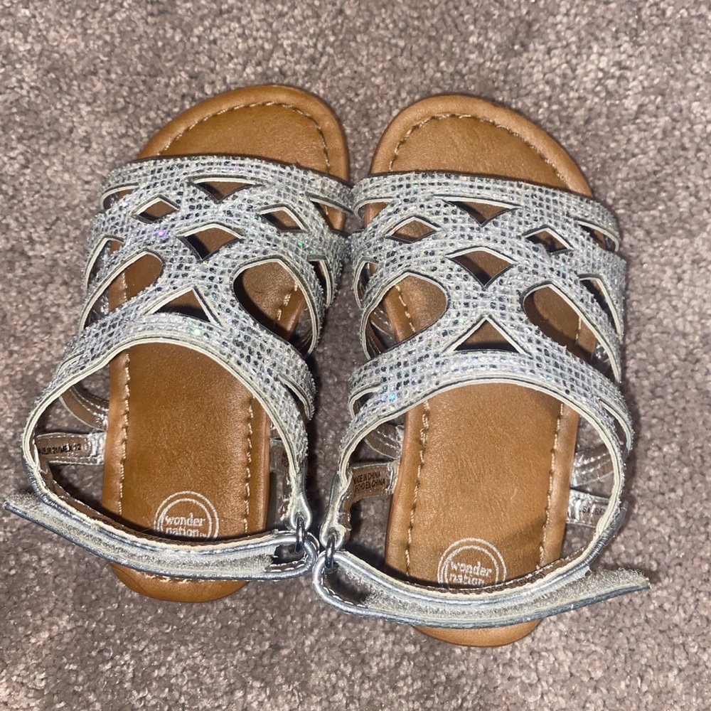 Wonder nation toddler size 5 sandals